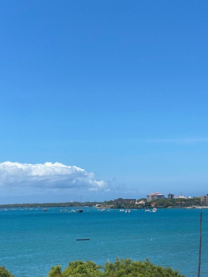 Beachfront M. A.Apartment Νταρ ες Σαλάμ Εξωτερικό φωτογραφία