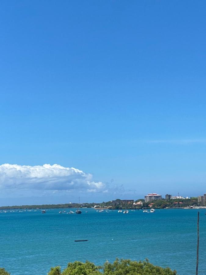 Beachfront M. A.Apartment Νταρ ες Σαλάμ Εξωτερικό φωτογραφία